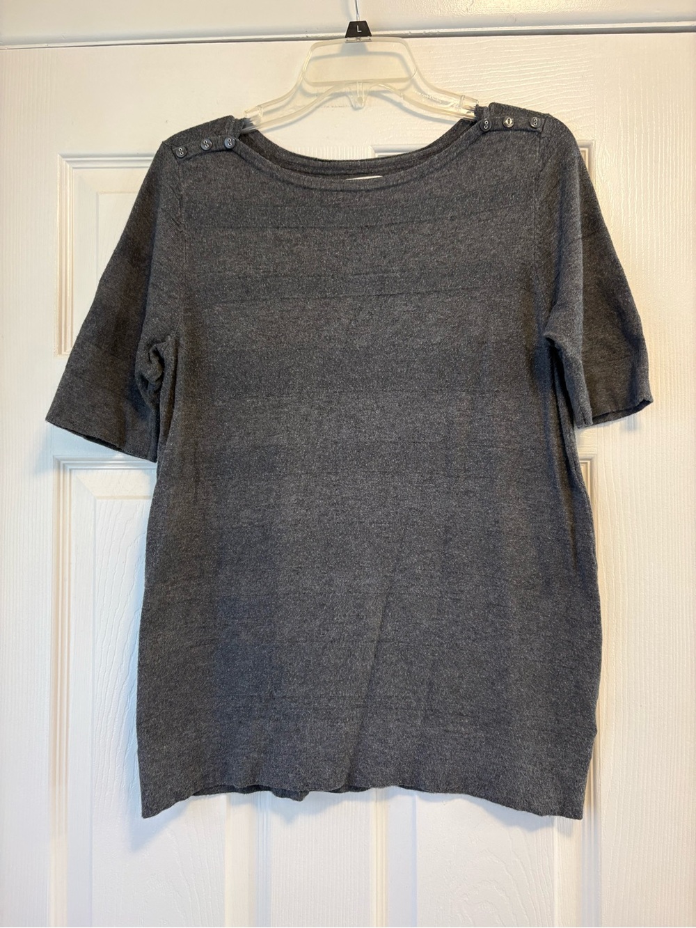 Croft & Barrow Women’s Gray Button-Shoulder Short-Sleeve Sweater Top Medium